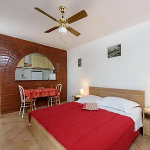 Mihaela , Trogir Chorwacja